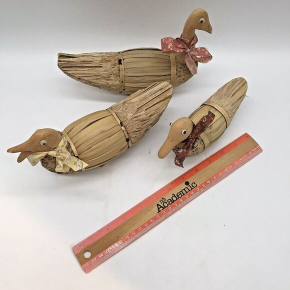 Vintage Folk Art Duck or Goose Handmade Carved Primitive Wicker Mancave Decoy - Picture 2 of 11